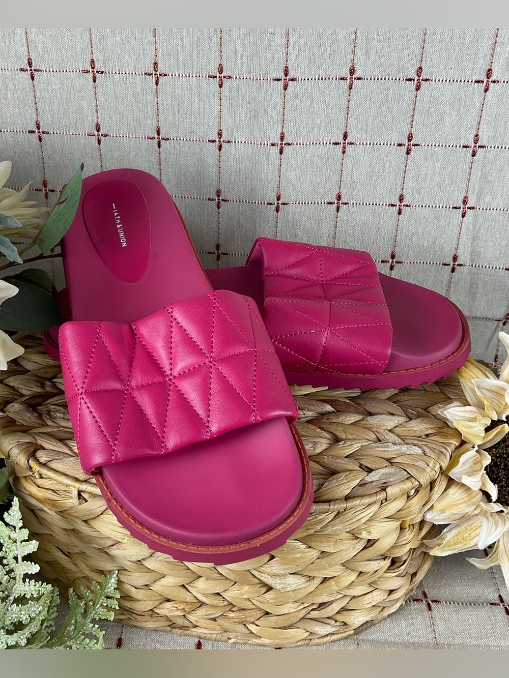 14th & Union “Tallin” Slides Pink Quilted Sandals Sz 9 NWOB 14th and Union